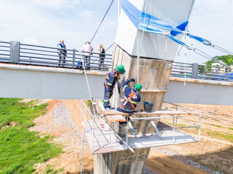 Deracre trabalha em obras de recuperação estrutural da Passarela Joaquim Macedo em Rio Branco